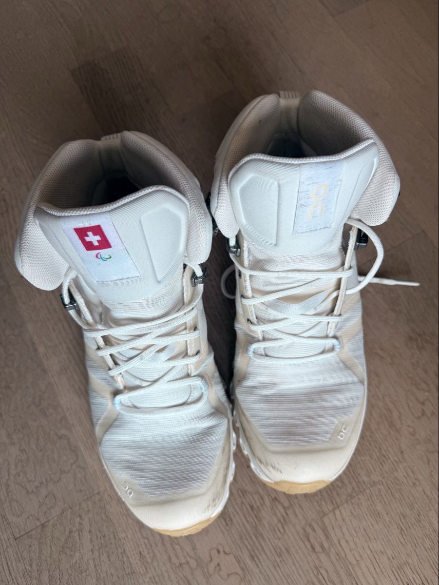 On Chaussures femmes: ON Shoe Cloudrock waterproof 39 – D'occasion à Liebefeld par Lalyle