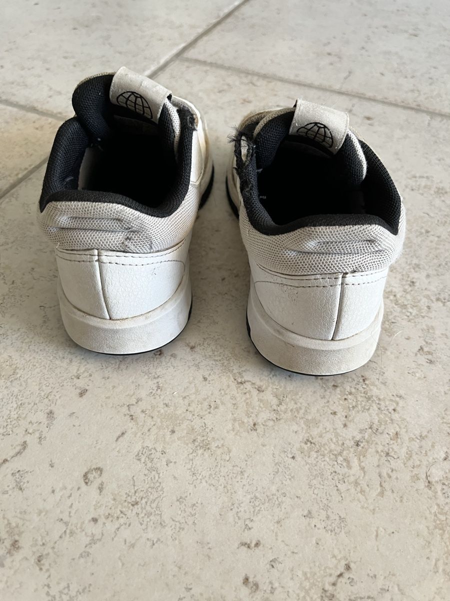 Adidas Chaussures garçon: Gebrauchte Adidas Turnschuhe  – D'occasion à Wettingen par epe_9vbf 4