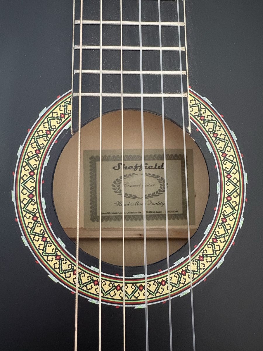 Instruments de musique: Guitare Sheffield noir  – D'occasion à Cugy FR par K78 1
