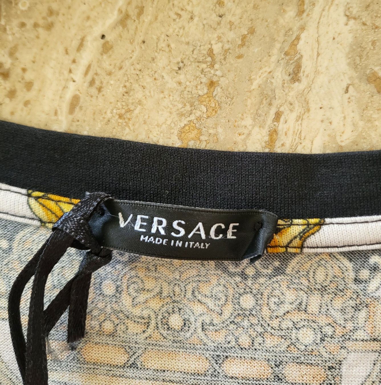 Versace T-shirt: T-shirt Versace – Nuovo e nell'imballaggio originale da Massagno venduto da car_fj8m 2