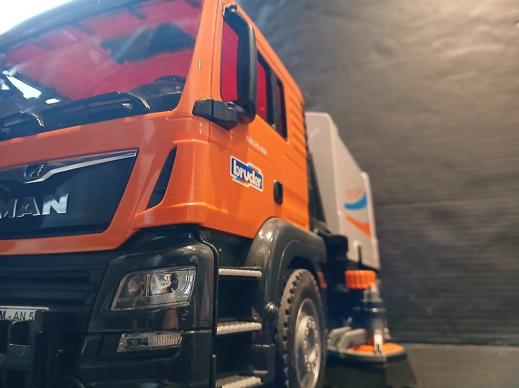 Bruder Giocattoli: Bruder Strassenputzlastwagen – Usato da Waldstatt venduto da caresa 4