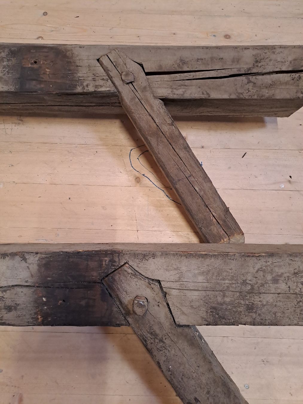 Articoli in legno: Altholz – Usato da Heimenschwand venduto da fipuae 3