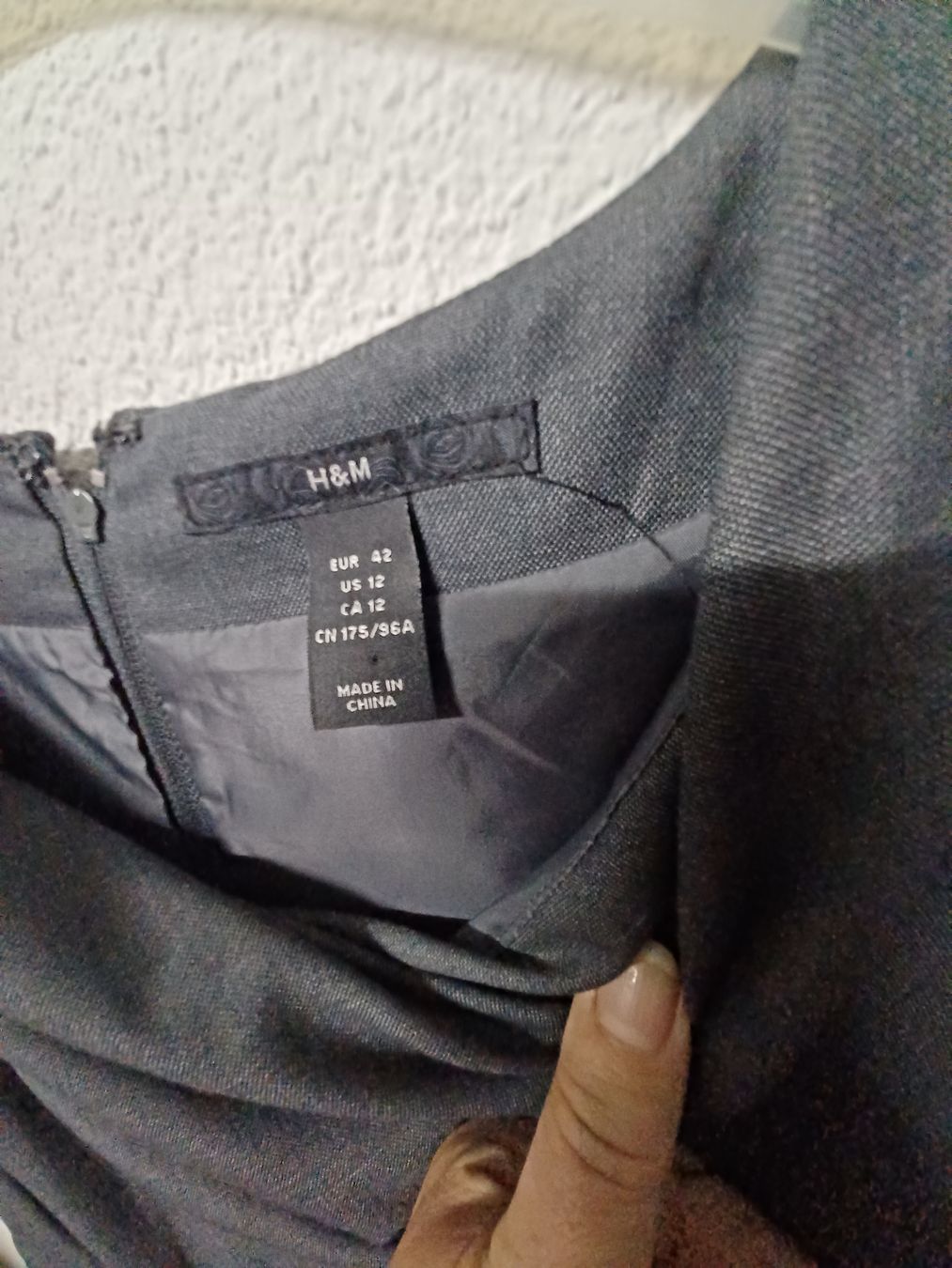H&M Vestiti: Schönes Etui Kleid Gr.42 – Nuovo (secondo la descrizione) da Luzern venduto da GoSecond 3