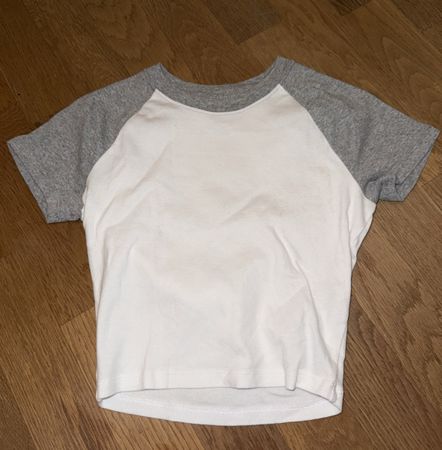 Hollister Baby Tee Gr. XS – Top Zustand - Sommer Must-Have!