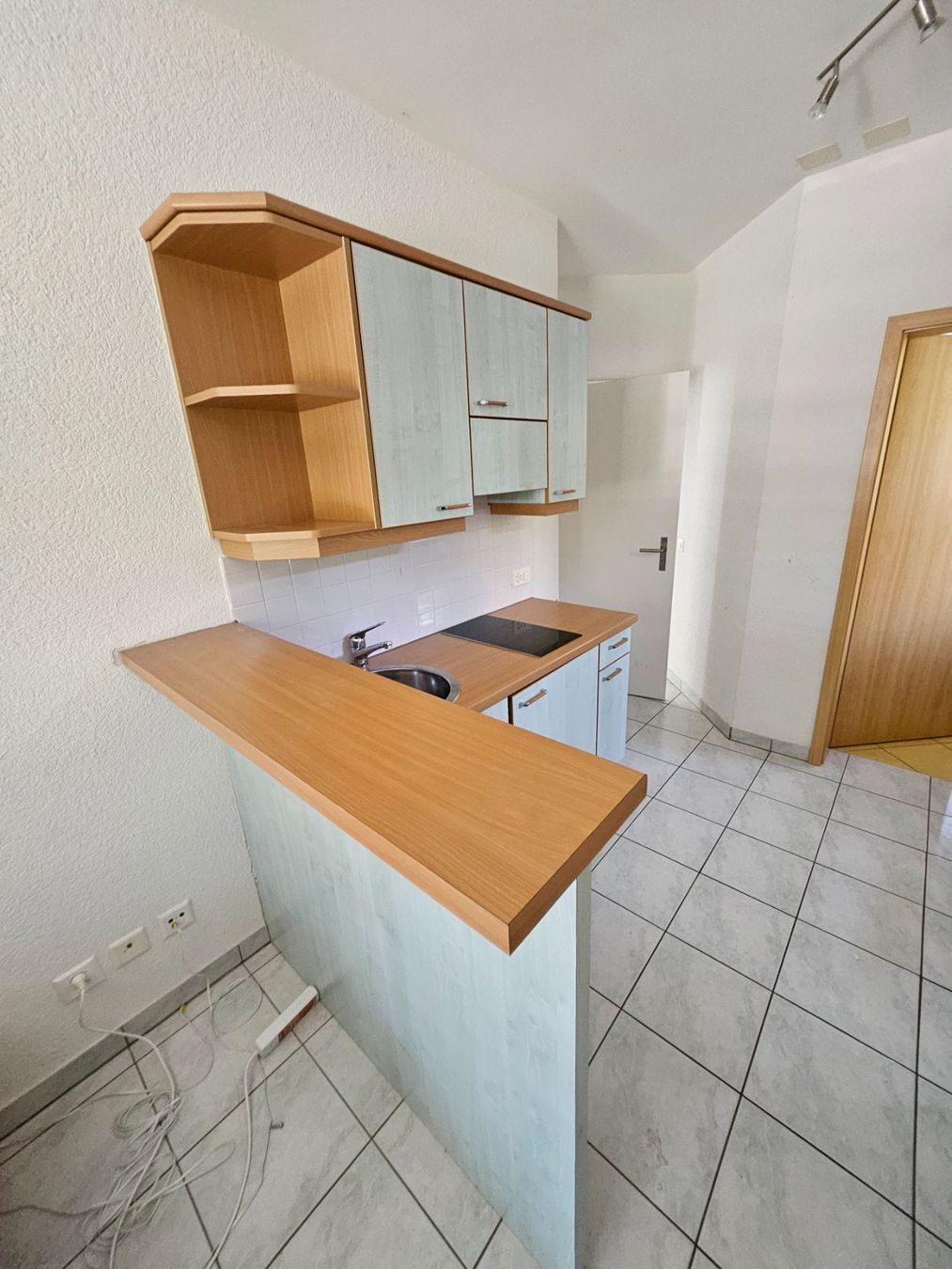 Cucine complete: Petite cuisine avec bar sympa – Usato da Lully VD venduto da Bletru 4
