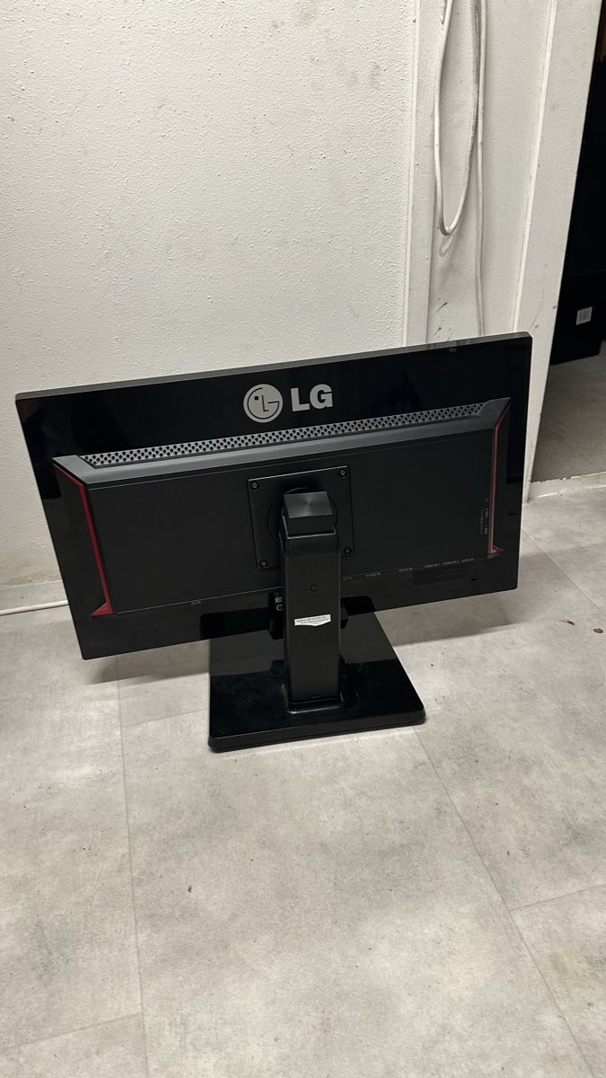 LG Ecrans: Monitor  – D'occasion à Unterägeri par elsenero 1