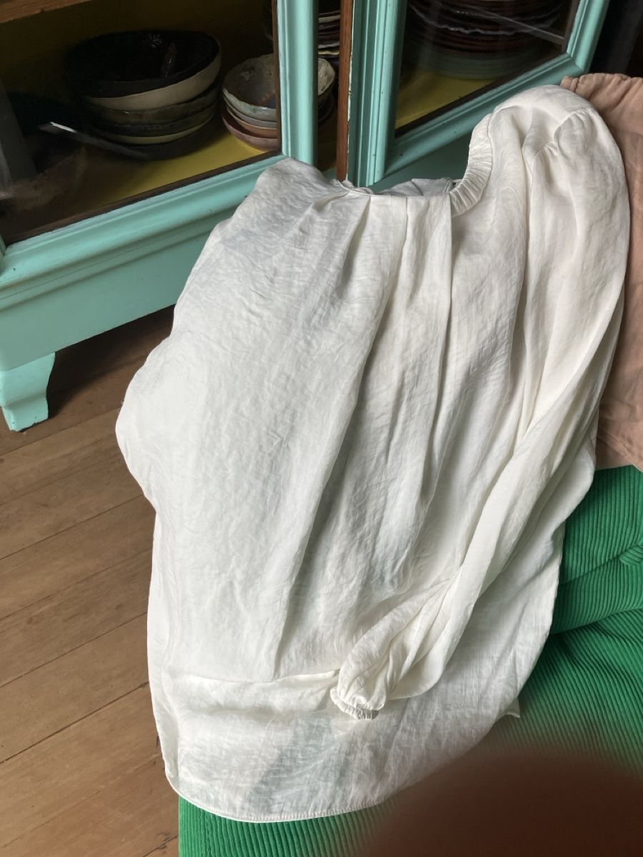 Zara Blusen: Tolles Basic Bluse von zara s in weiss – Gebraucht aus Wettingen von Julchenmatz