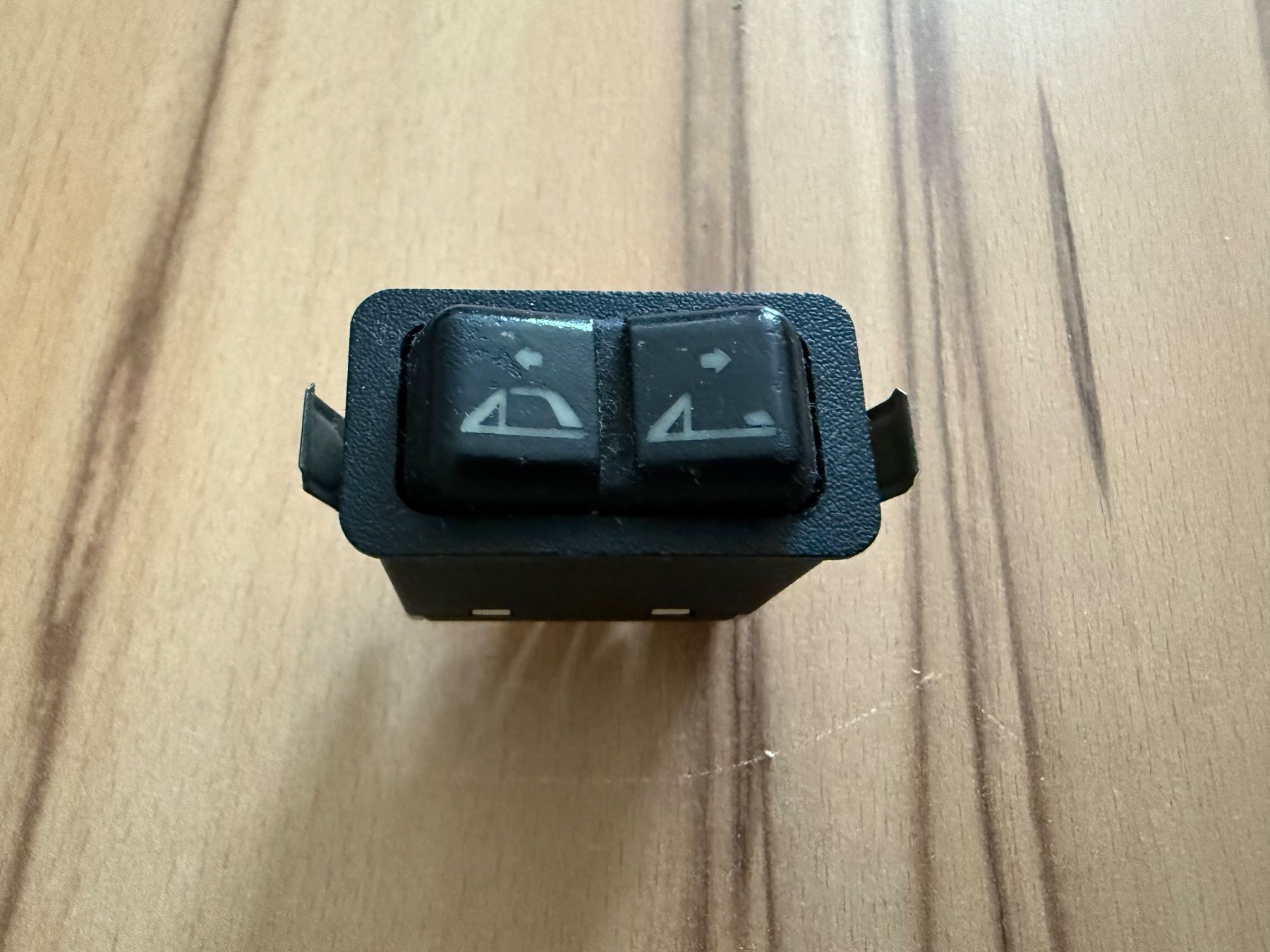 Schalter: BMW E30 Verdeck Schalter Original – Gebraucht aus Winikon von cabriofan01