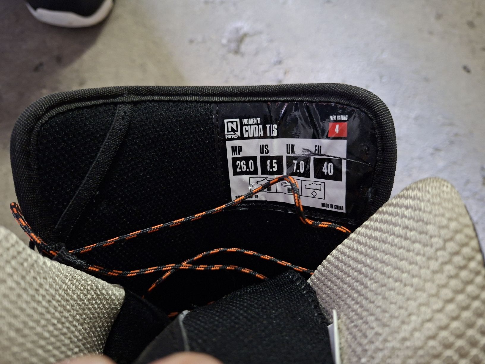 Board: Snowboard mit Bindung und Schuhen – Usato da Wattwil venduto da dom_ff6v 2