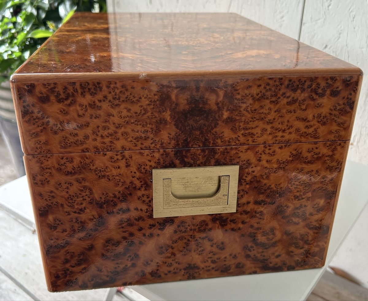 Davidoff Humidore: Davidoff-Humidor aus Wurzelholz – Gebraucht aus Widnau von hbr_mhx2 1
