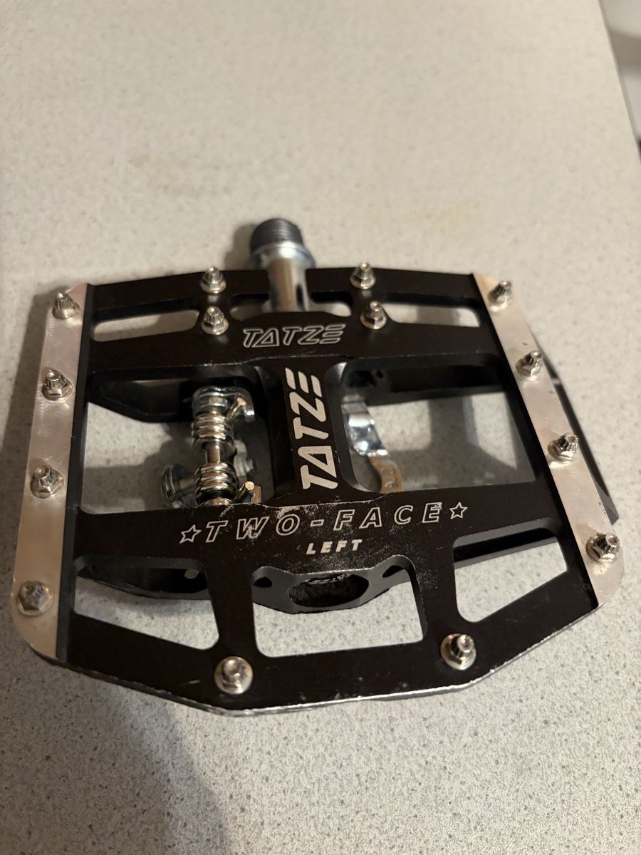 Pezzi di ricambio: Tatze Flat Pedals mit Klick Two Face – Usato da Ostermundigen venduto da Kavala4 1