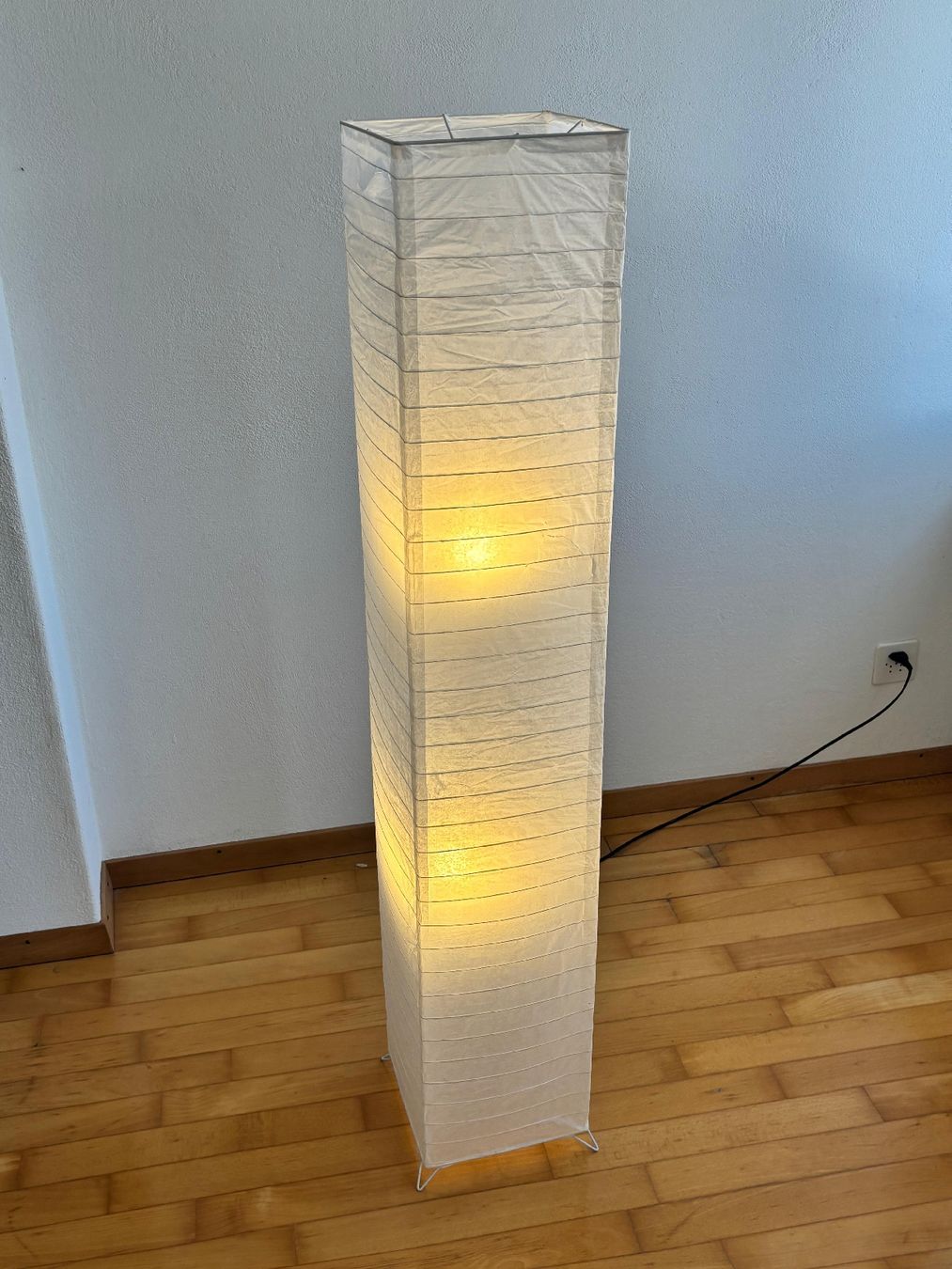 Lampes: Stehlampe Papier weiss rechteckig – D'occasion à Rapperswil SG par Yewgeni