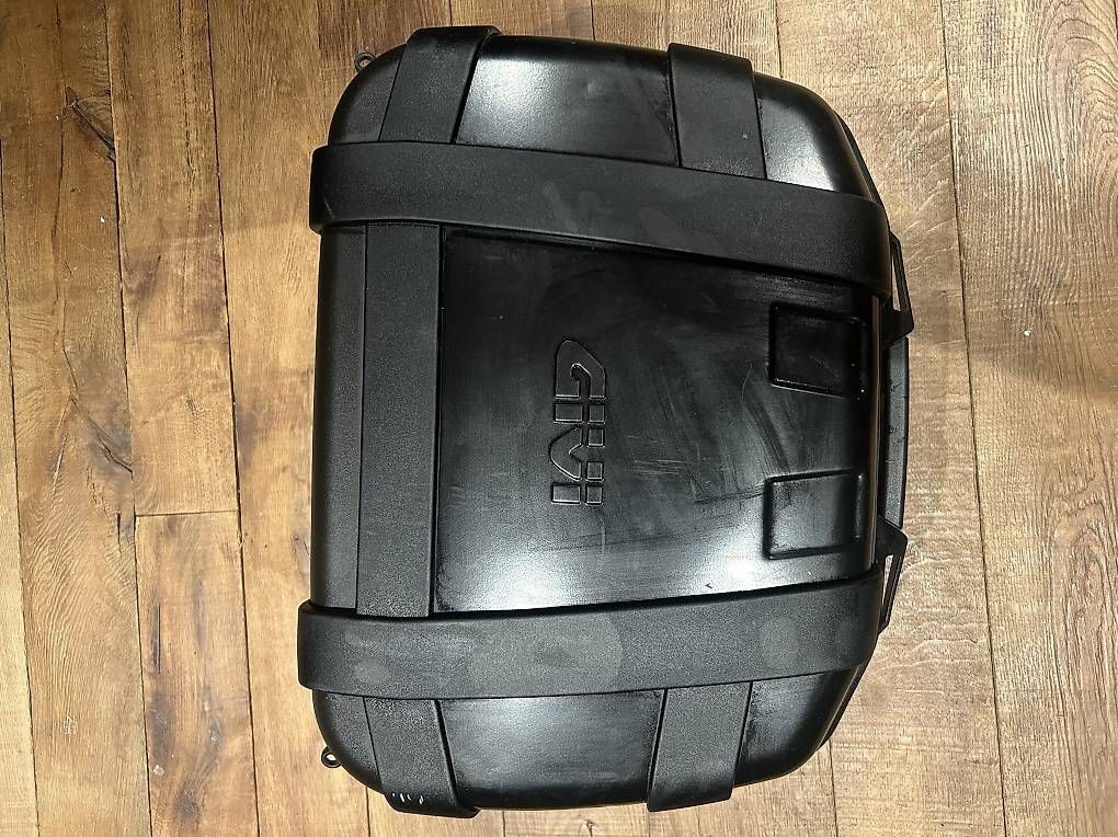 Topcase: Motorrad Kiste GiVi – Gebraucht aus Schönried von BigBlockV8