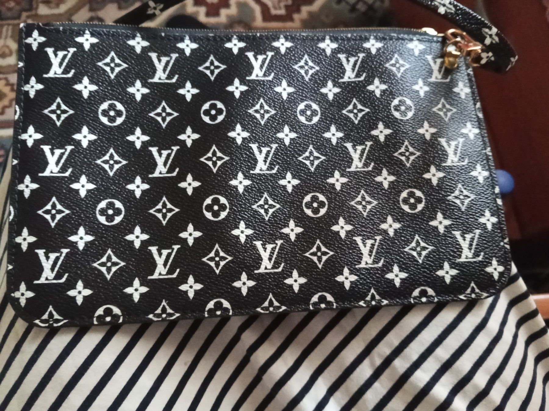 Louis Vuitton Borse da donna: Louis Vuitton Pochette Monogram Black – Nuovo (secondo la descrizione) da Ascona venduto da Att75