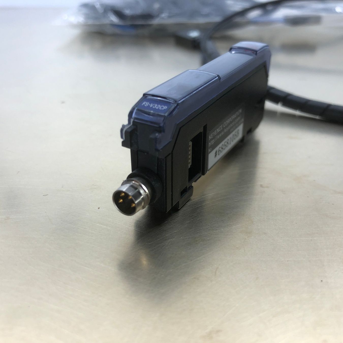 Componenti elettronici: Lichtleiter KEYENCE FS-V32CP & Keyence FU-11 – Usato da Laufenburg venduto da Sirluger 3