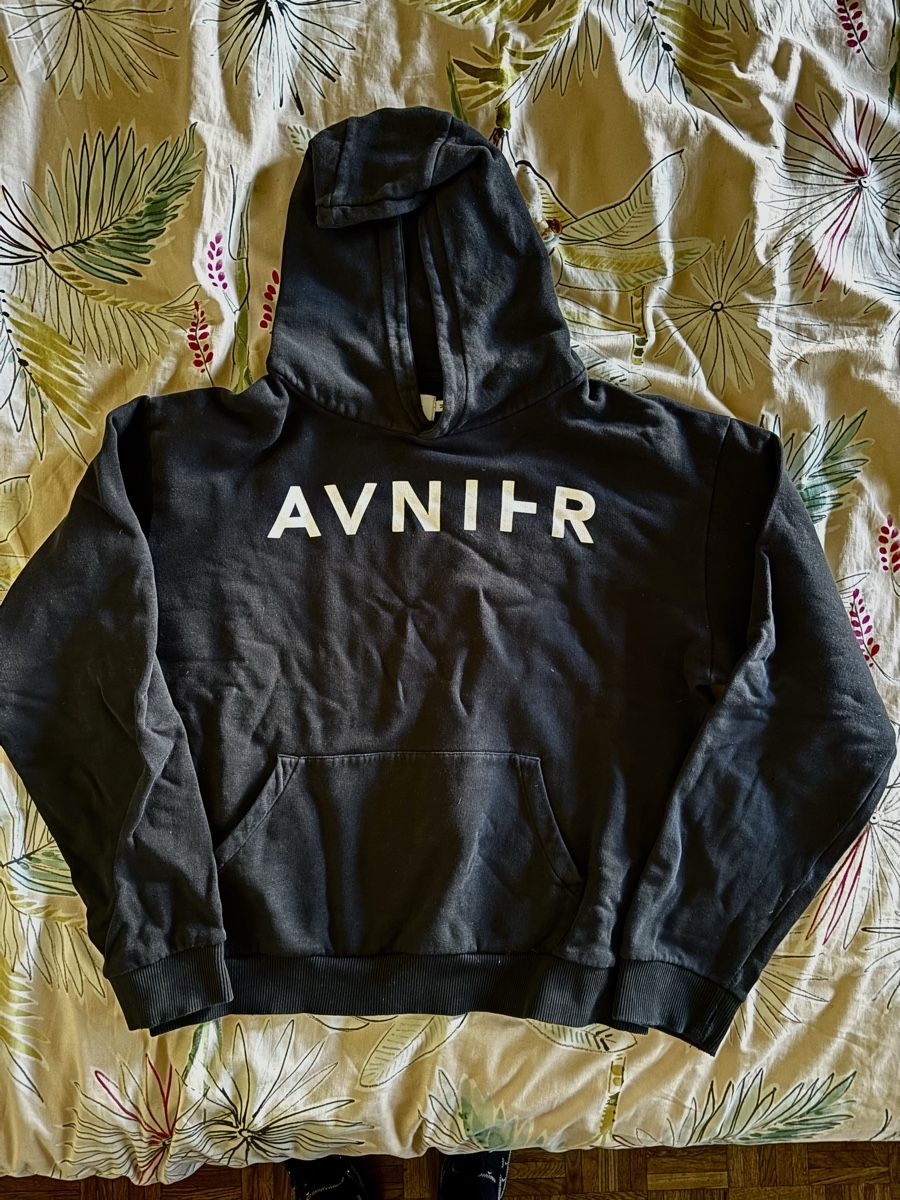 Maglioni & Felpe: Sweat à capuche AVNIER noir taille M – Usato da Lausanne venduto da ali_eddine