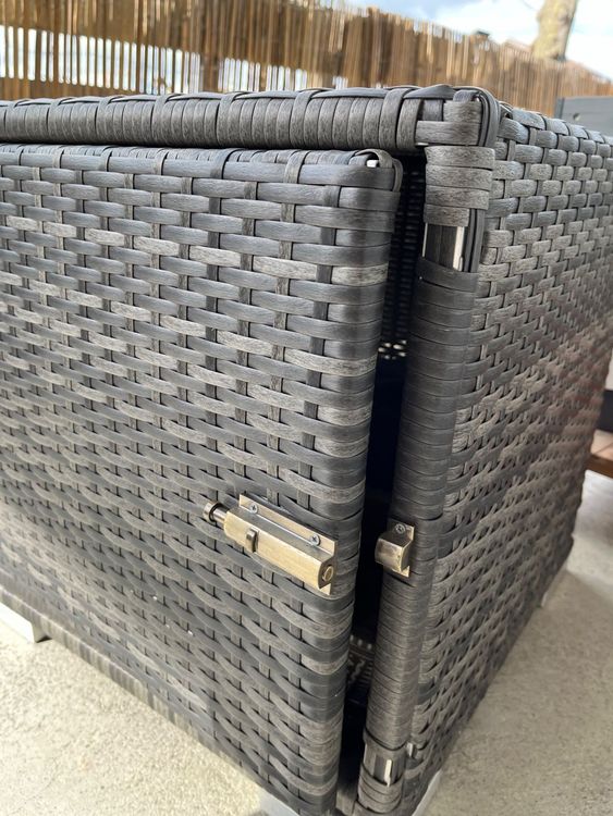 2 LoungeLiegestühle aus Polyrattan mit bequemen Kissen Kaufen auf