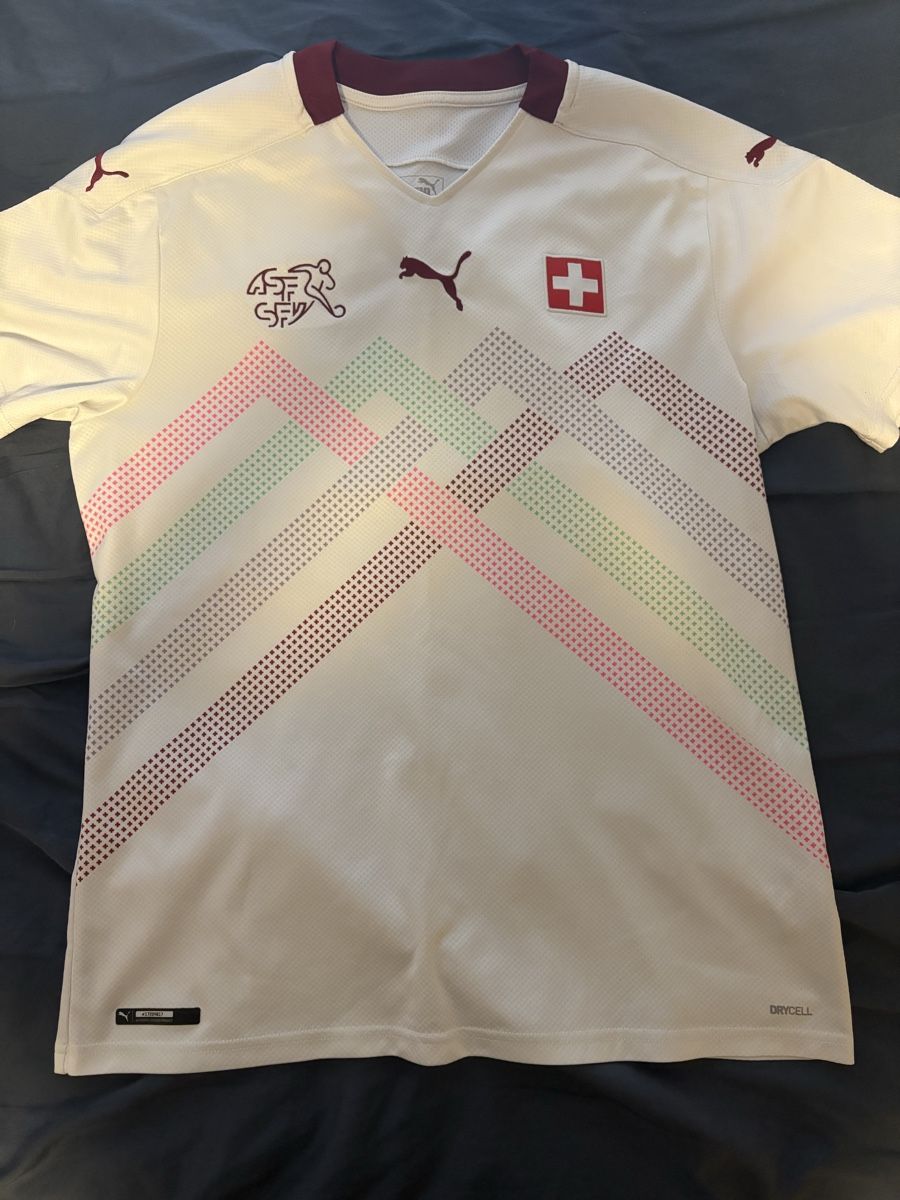 Schweizer Nati Leibchen & Hosen: Schweiz Trikot Away / Grösse L – Gebraucht aus Diepoldsau von yannick_1805