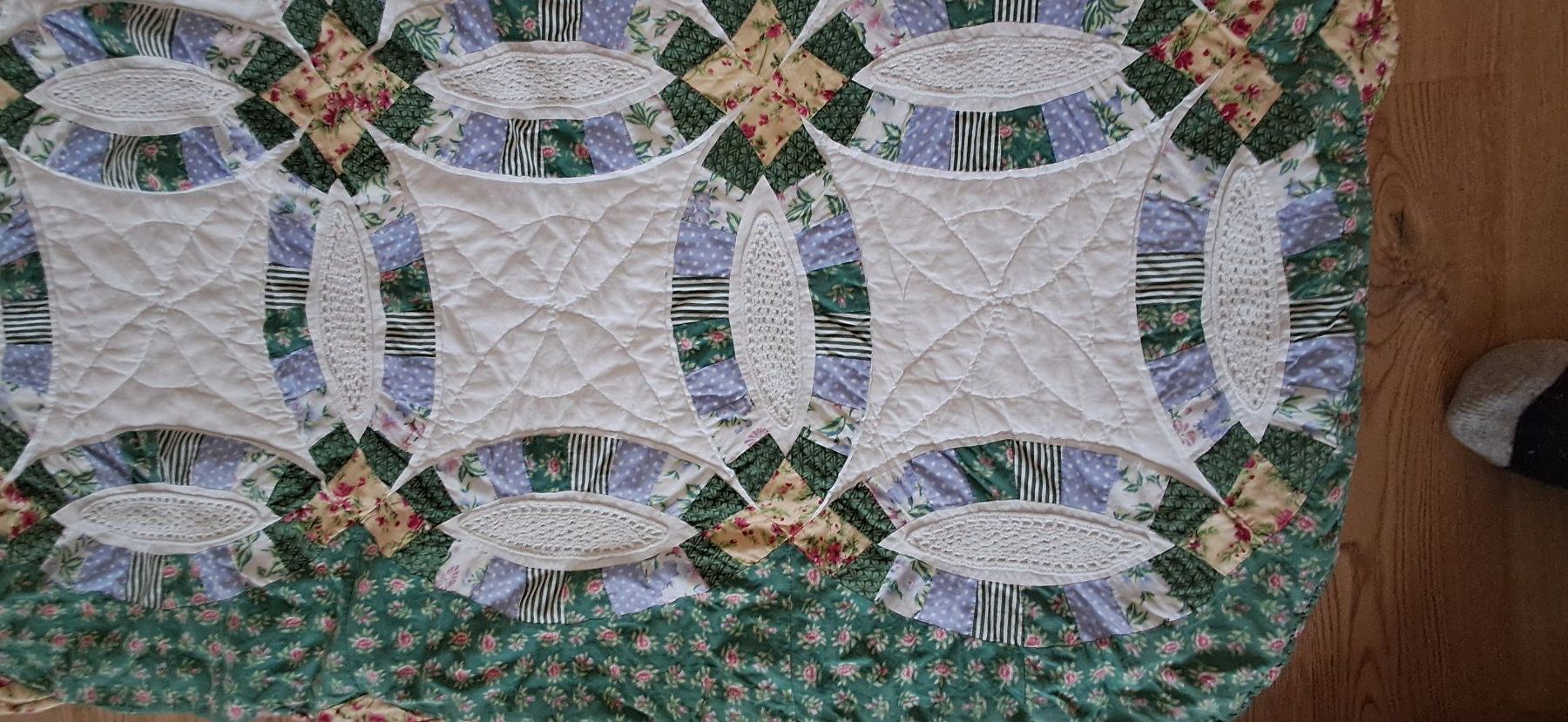 Coperte: Sehr grosser, handgemachter Patchwork Quilt, L 238cm B 220cm – Usato da Chur venduto da Okapi77 2