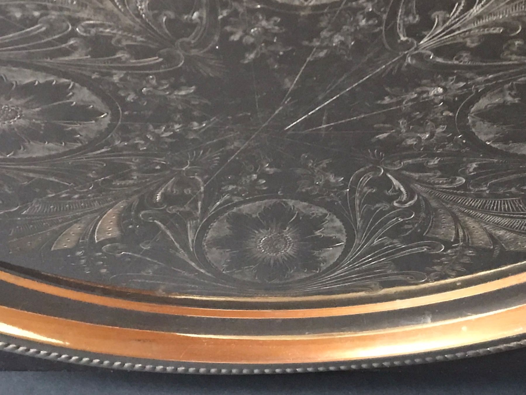 Piatti di portata: Serviertablett Serviertableau Servierbrett Silberoptik 35 cm – Usato da Däniken SO venduto da allerlei54 4