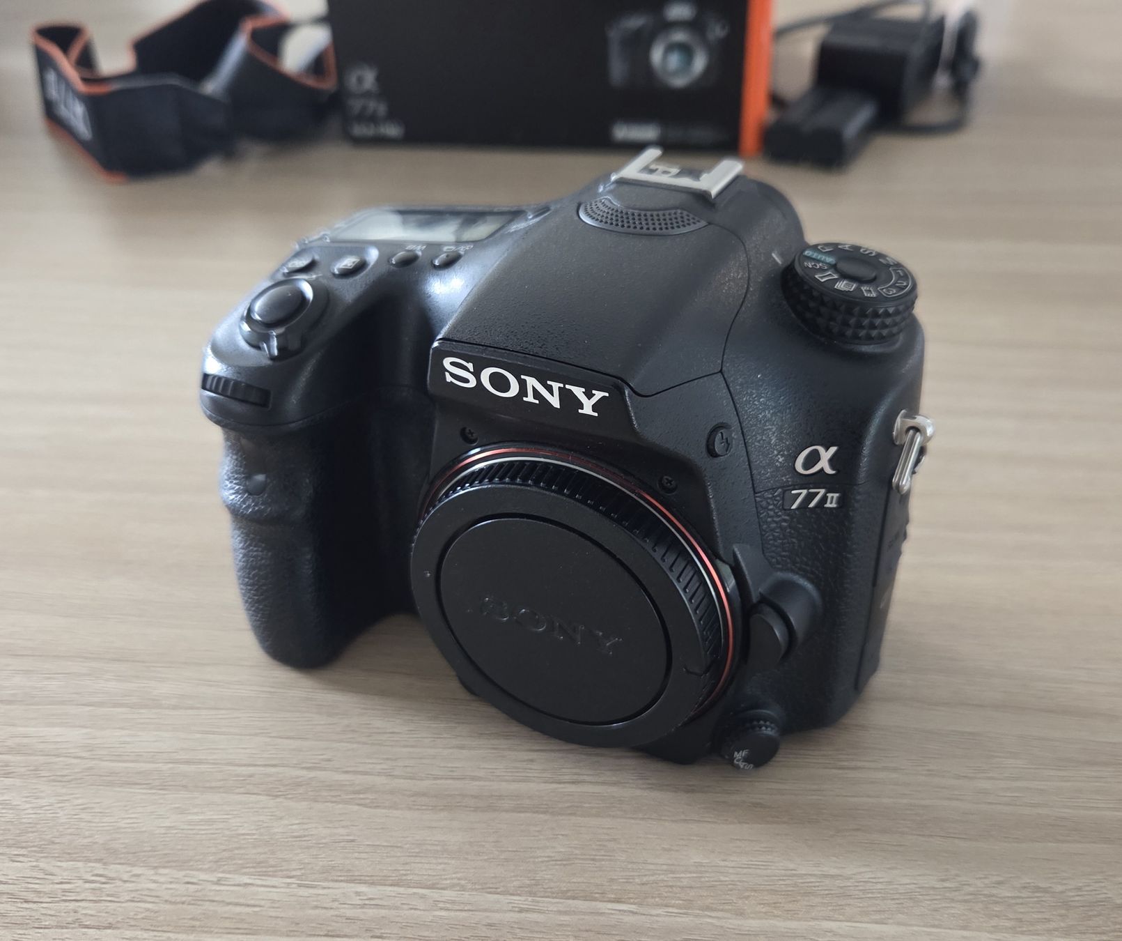 Sony Fotocamera: Sony Alpha 77 ll Kamera mit Originalbox – Usato da Aarburg venduto da mc.cellery 1