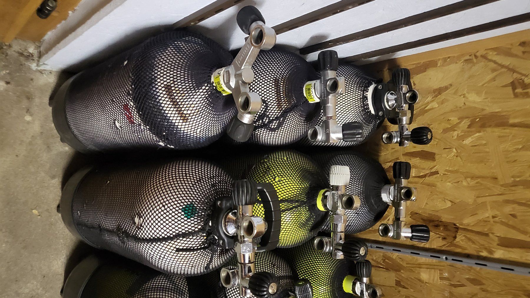 Tauchflaschen: Pressluftflaschen / Tauchflaschen, 13 Stk. – Gebraucht aus Mörschwil von  1