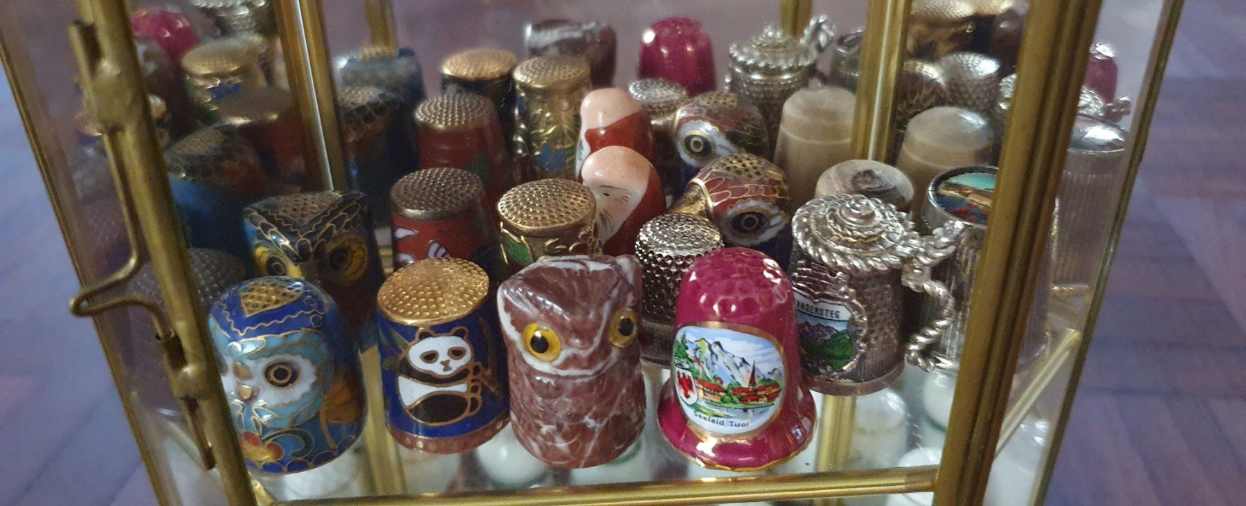 Ditali: Fingerhüte mit Glaskasten – Usato da Kreuzlingen venduto da Rschweiz1 3