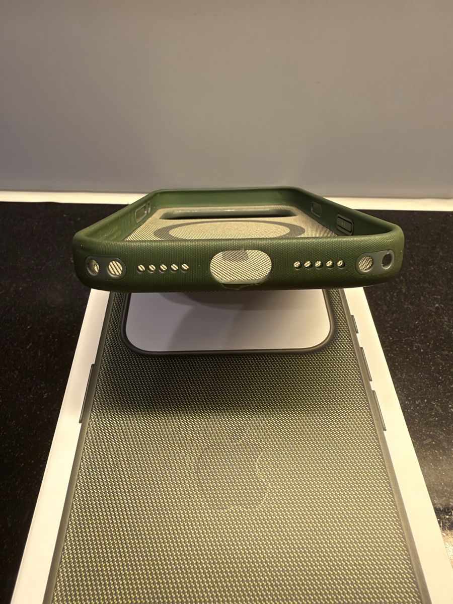 Apple Coques & Protection écran: Iphone 17 Pro TechWoven Case – D'occasion à Egerkingen par 3net 5