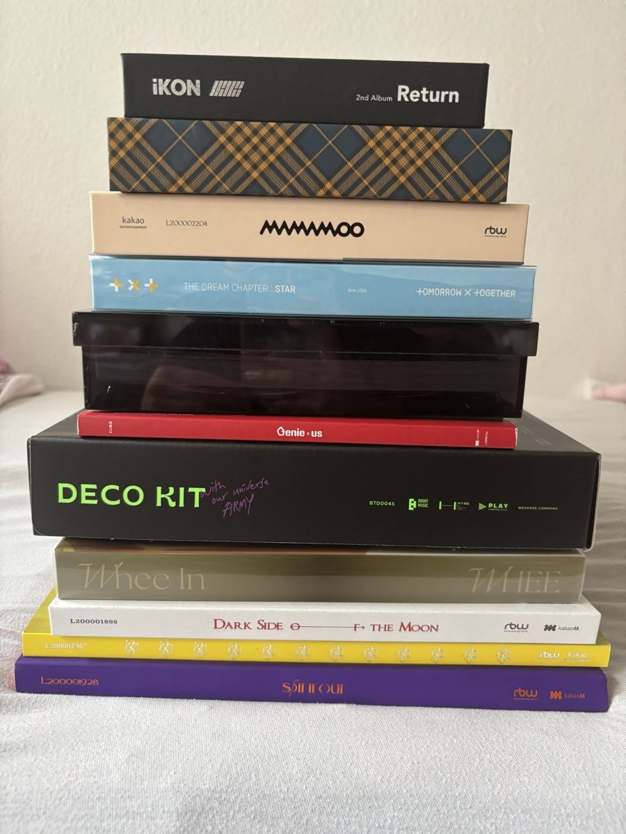 CDs: Albums de kpop  – Neuf (Voir description) à Montreux par tif_q2tw