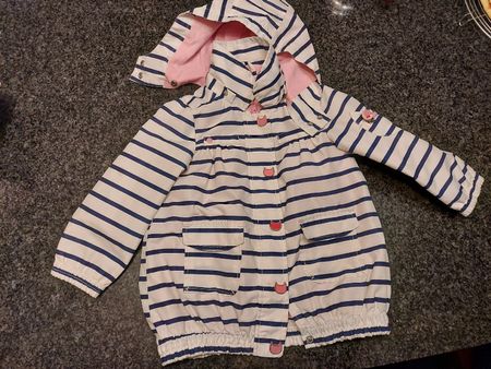 Süsser Mädchen Regenmantel Gr. 104 gestreift
