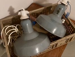 2 Industriehängelampen grau Porzellansockel