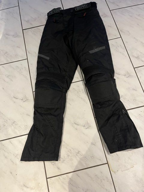 Pantaloni: Motorrad Schutzbekleidung Hose Grösse S – Usato da Altbüron venduto da Februar26 1