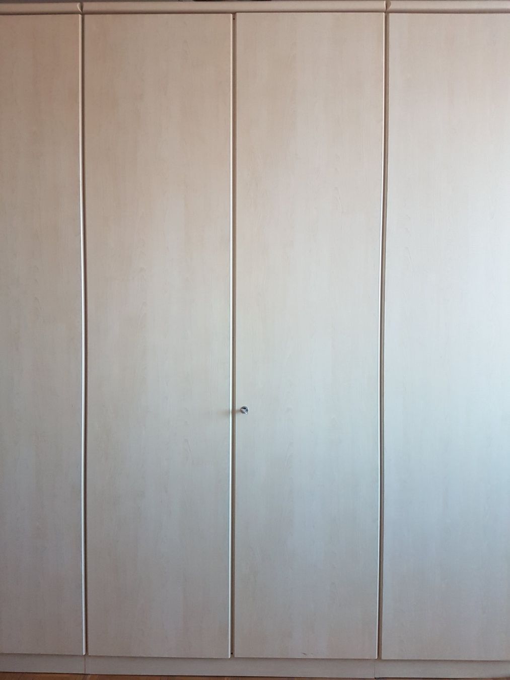 Armadi: Kleiderschrank – Usato da Zürich venduto da achtundsiebzig