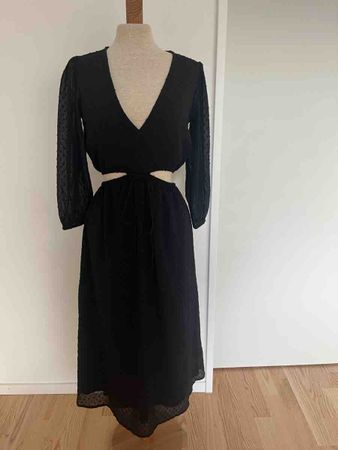 Damen Kleid von Stradivarius schwarz mit Cut-outs Grösse S