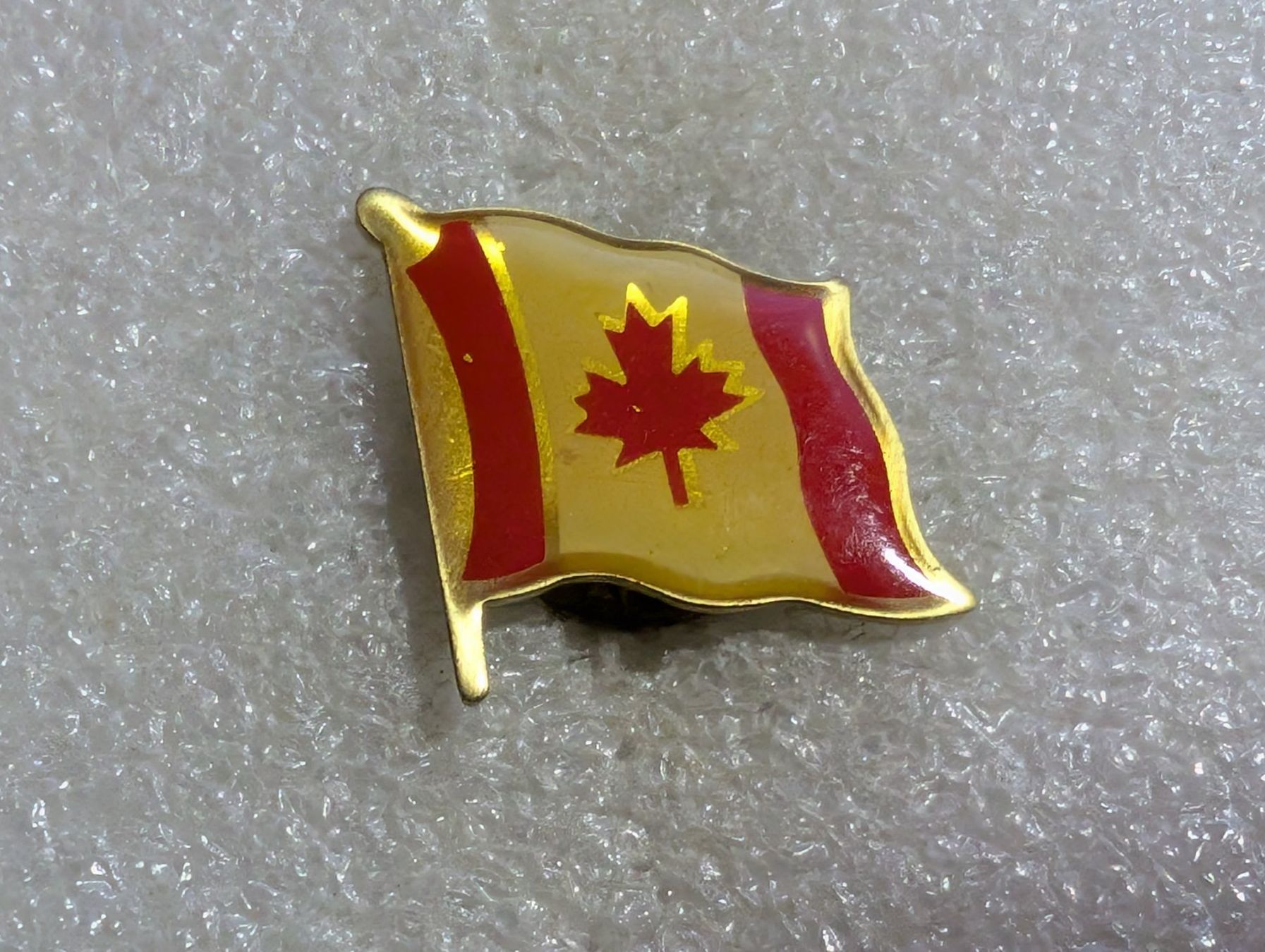Placchette & Badge: Ansteckpin 192: Kanada Flagge – Usato da Oppligen venduto da Pin-Fall-Shop