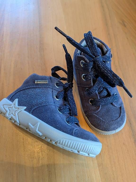 Scarpe per ragazze: Schuhe Mädchen Grösse 20 – Usato da Rothenhausen venduto da sabias5