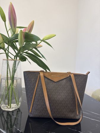 Michael Kors Tasche gebraucht. Breite 38 cm Länge 23 cm 