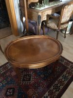 Antiker Tisch aus edlem Holz. Frankreich