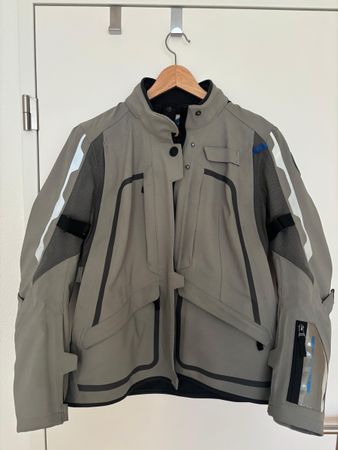  Damen-Motorradjacke von BMW. 