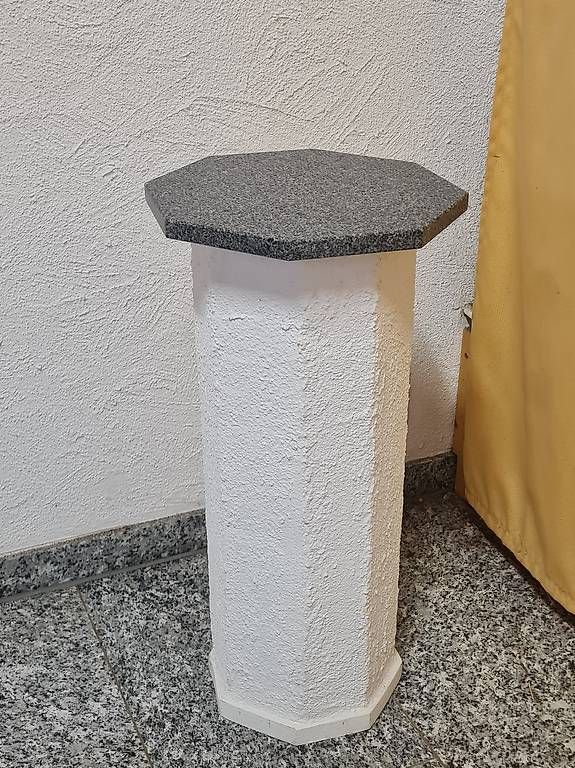 Piatti di portata: Säule mit Granitplatte  – Usato da Kriens venduto da LotusOase