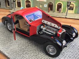 Bugatti 57SC, Baujahr 1936, rot/schwarz, 1:24