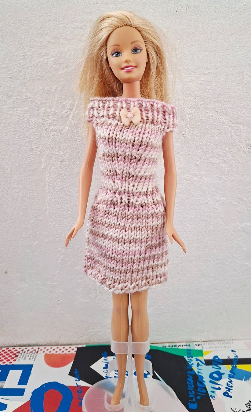 Bambole: Barbie Kleid, neu und handgestrickt. – Nuovo e nell'imballaggio originale da Zug venduto da Areta