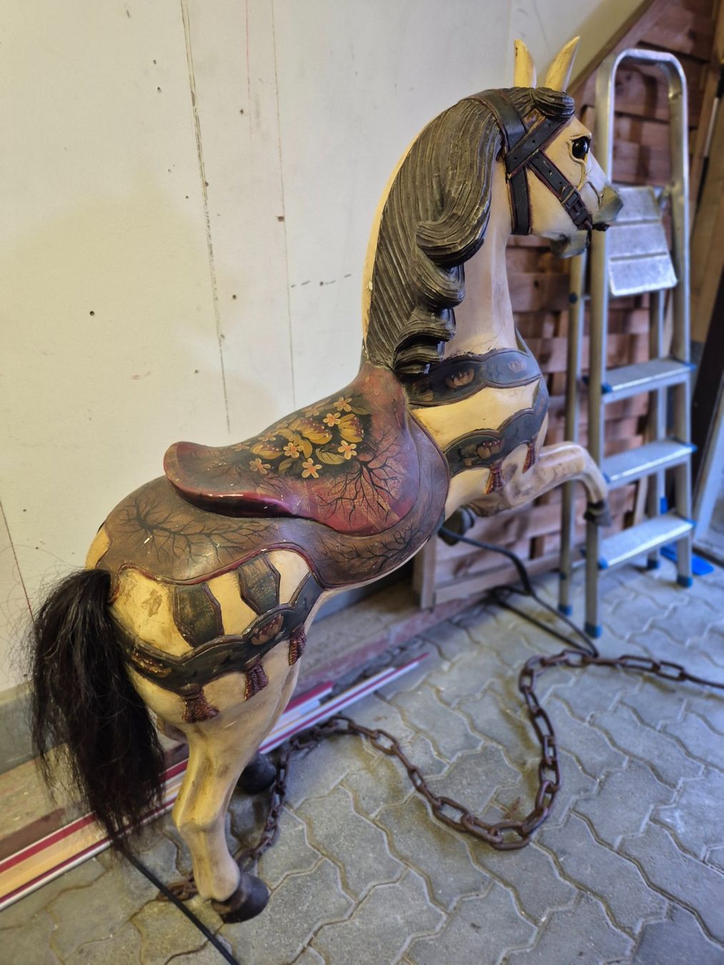 Figuren: Karusselpferd – Gebraucht aus Obermumpf von Dubag 4