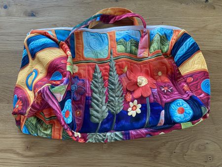 Tasche mit Blumenmuster und VW Bus Motiv neu