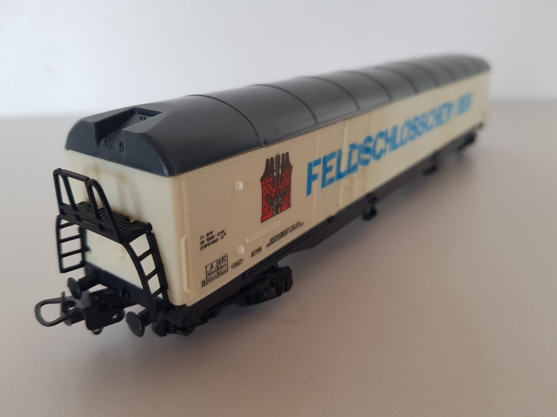 Lima Modellini di ferrovie: Lima Feldschlösschen Bier Wagen H0/ HO Modelbahn Güterwagen – Usato da Bassersdorf venduto da retrolab 2