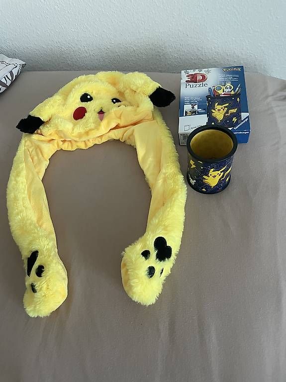 Pokémon Jouets: Pokémon Pikachu Kappe und Becher – D'occasion à Uster par chlini1983