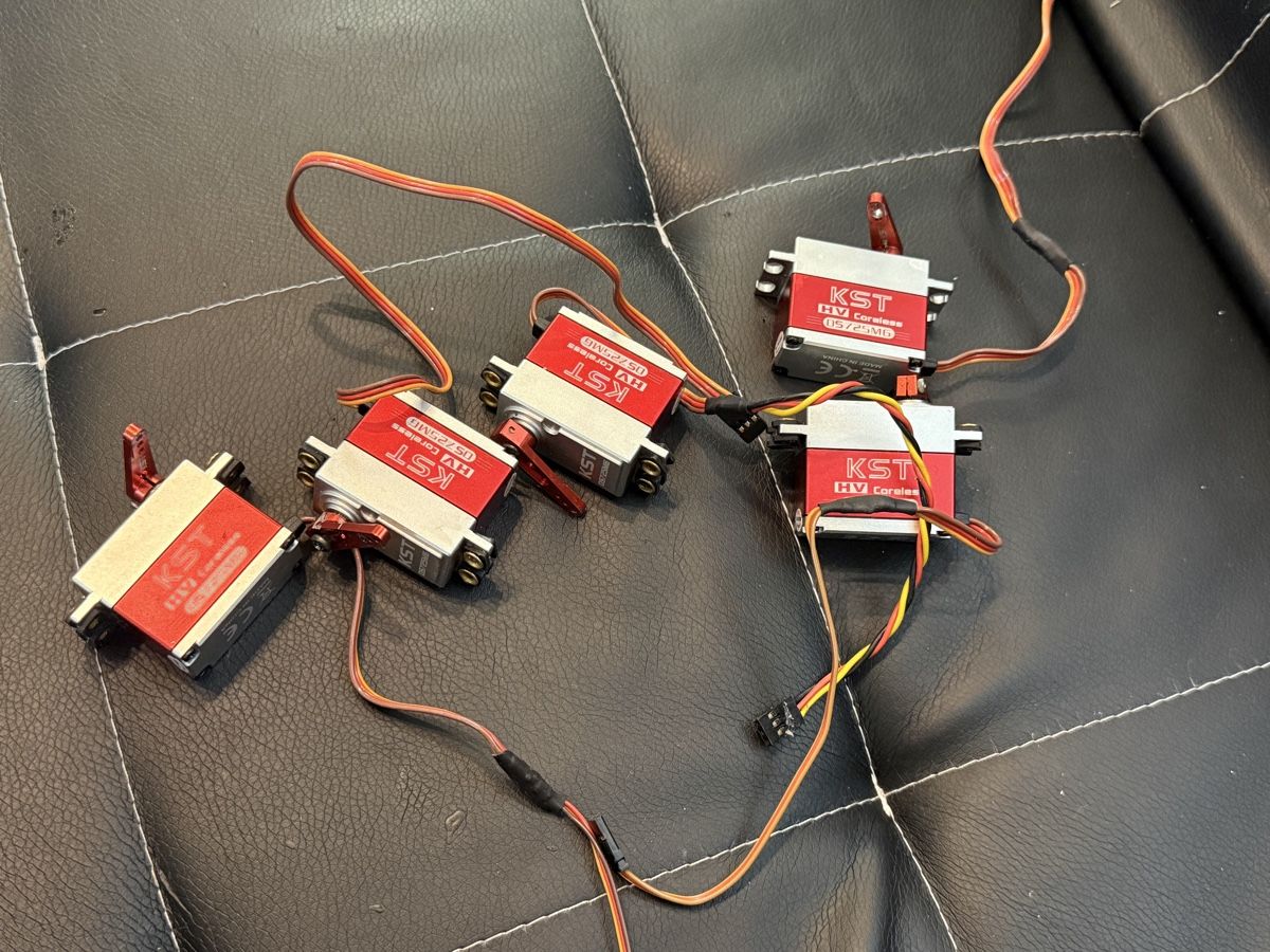 Modellismo RC: 5x kst servos ds725mg 18kg hv  – Usato da Effretikon venduto da master1873 2