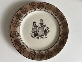 Schöner Langenthal-Teller oder Platte mit einer Familie 1955