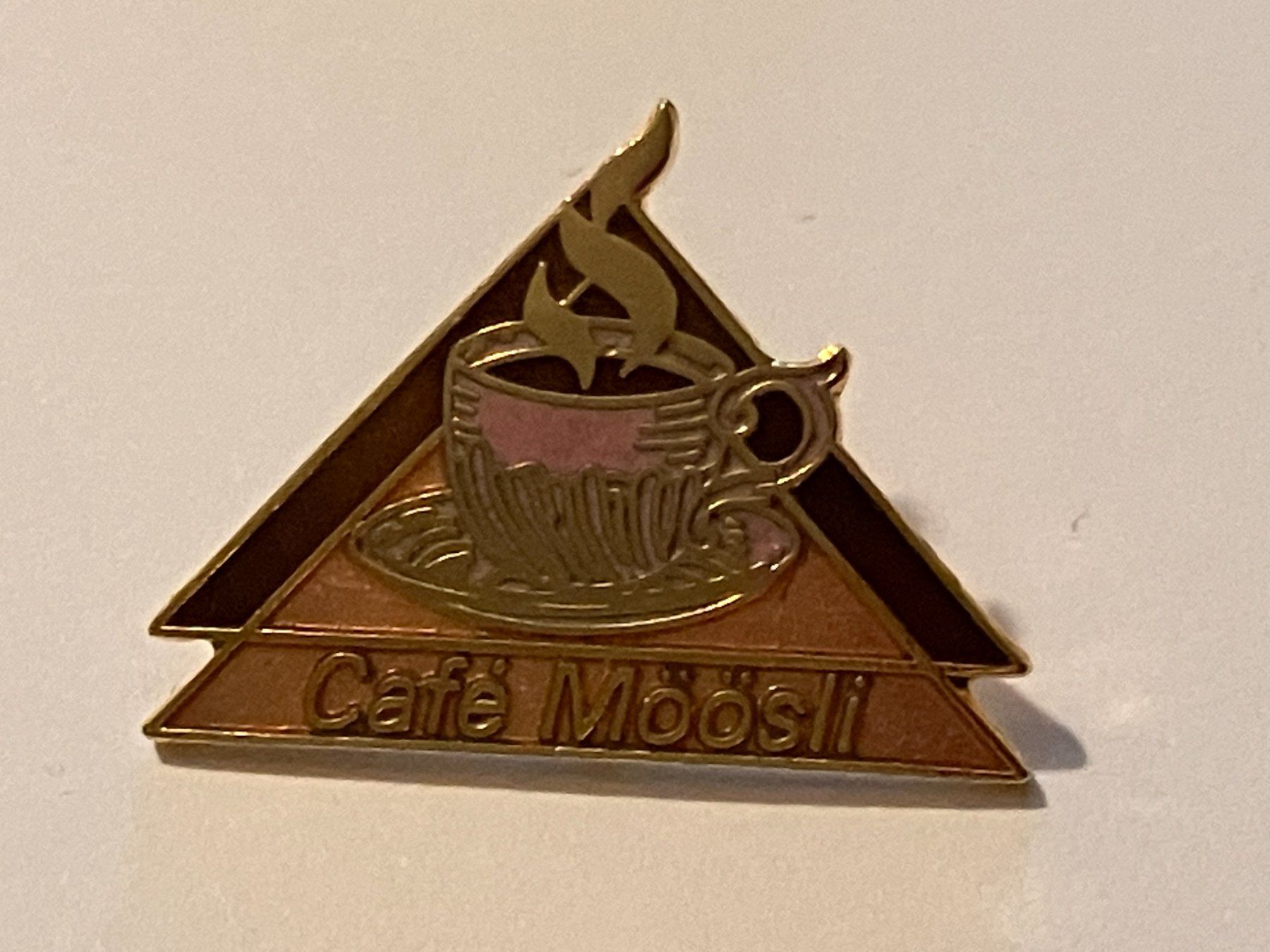 Placchette & Badge: 1 Pin Cafe Möösli – Usato da Basel venduto da djwwpp