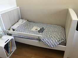 Chambre bébé évolutive en chambre enfant (Beige et blanc)